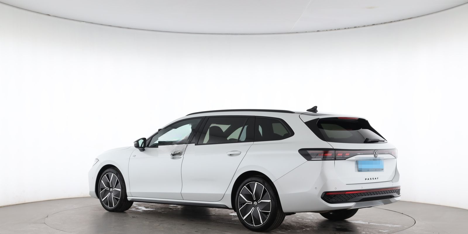 Volkswagen Passat Variant 2.0 TDI DSG 4MOTION R-Line | PANO foto 4