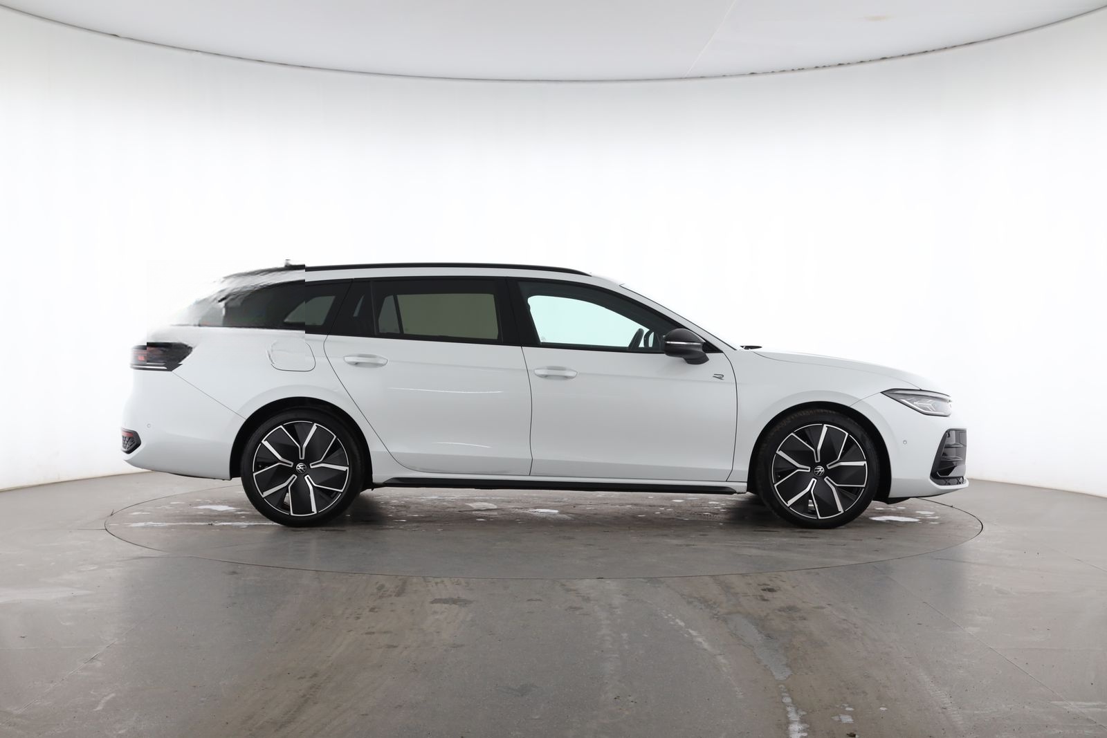 Volkswagen Passat Variant 2.0 TDI DSG 4MOTION R-Line | PANO foto 7