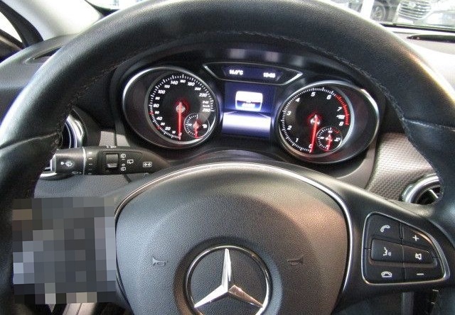 Mercedes-Benz GLA 180 Style foto 13