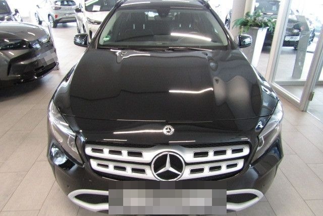 Mercedes-Benz GLA 180 Style foto 3
