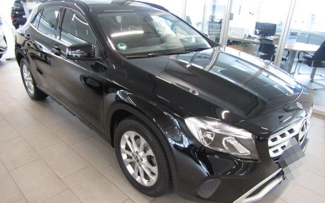 Mercedes-Benz GLA 180 Style foto 4