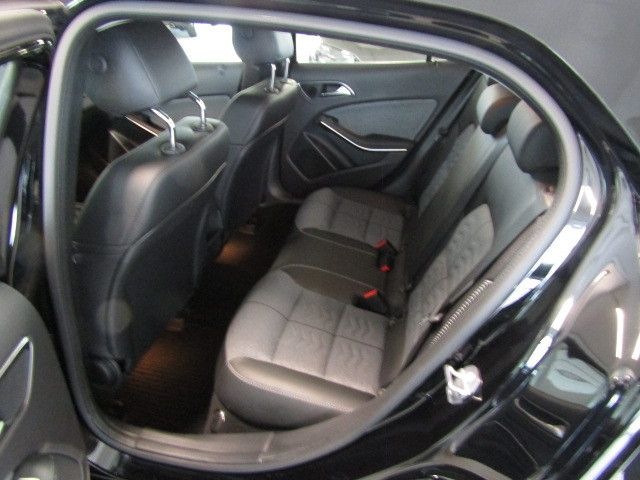 Mercedes-Benz GLA 180 Style foto 10