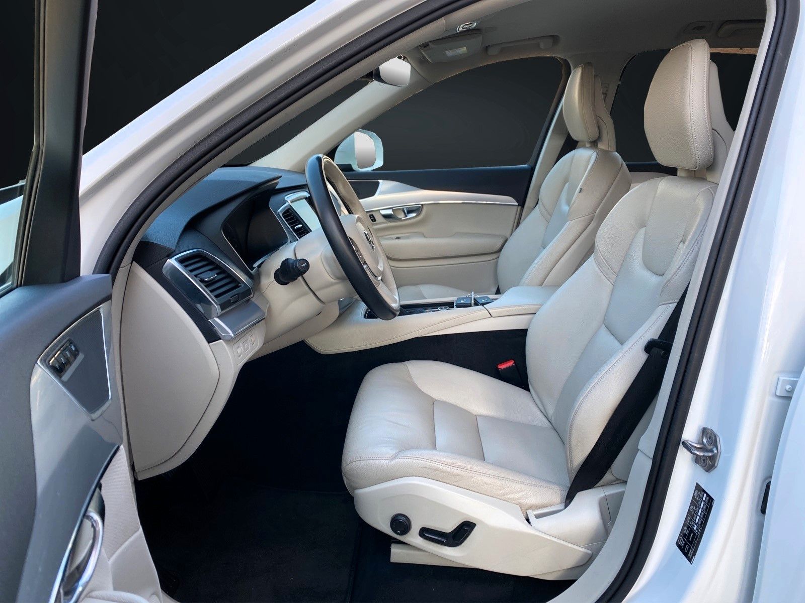 Volvo XC 90 D5 AWD MOMENTUM NAVI-360°KAMERA-7-SITZER foto 13