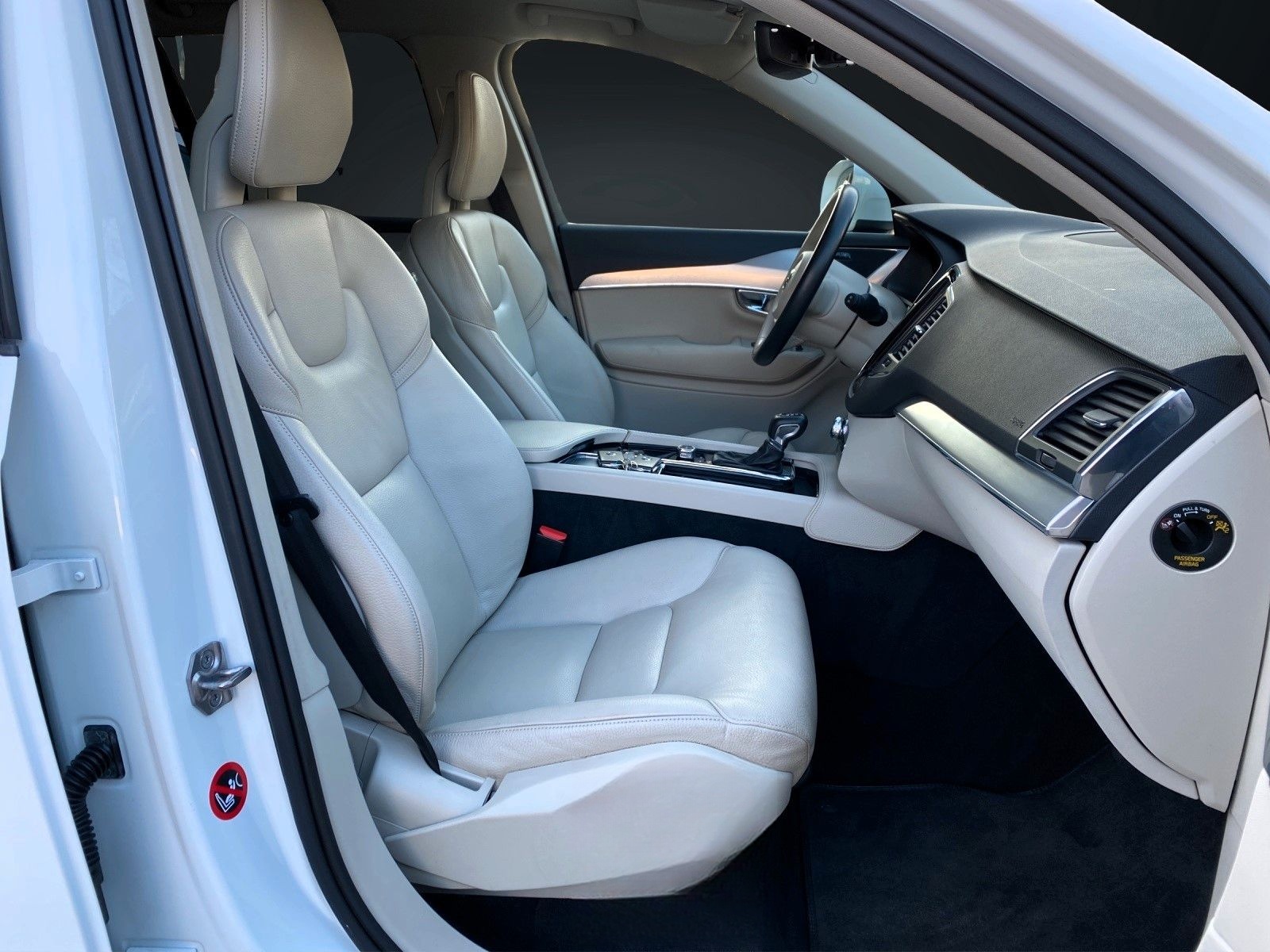 Volvo XC 90 D5 AWD MOMENTUM NAVI-360°KAMERA-7-SITZER foto 14