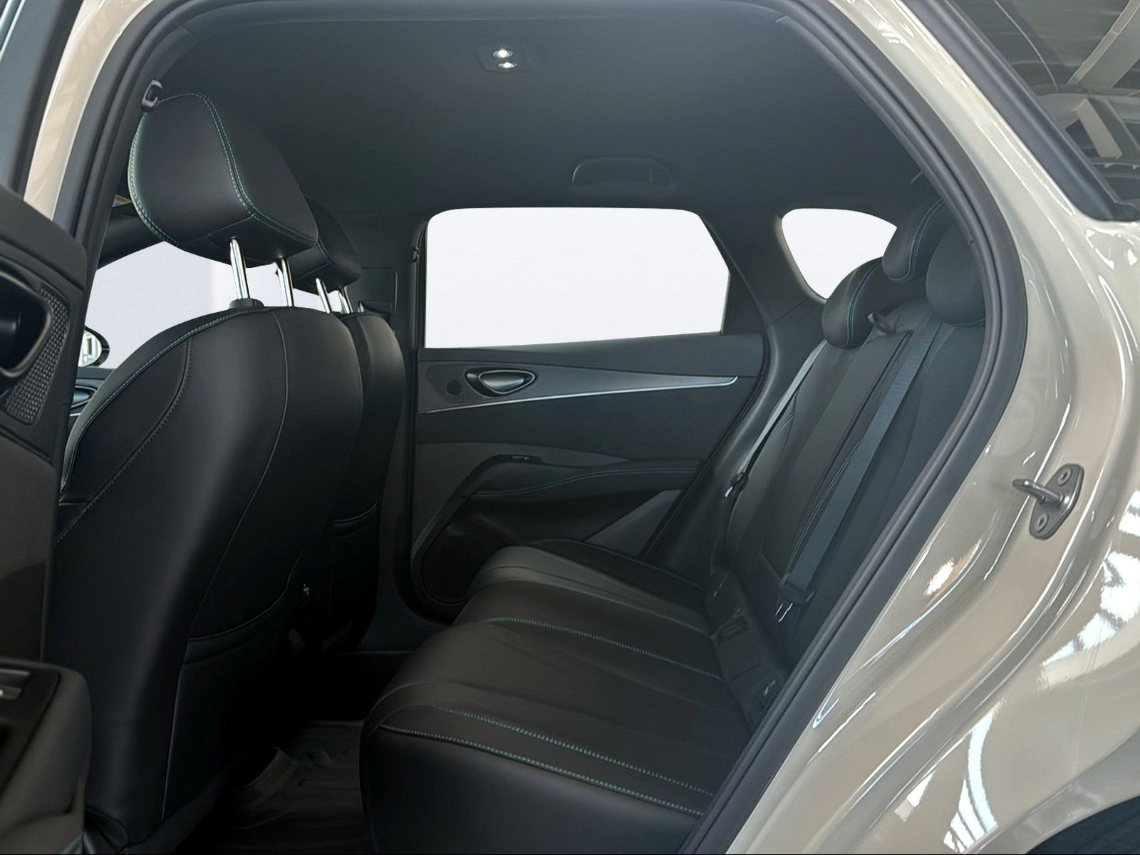 BYD SEAL 6 1.5 DM-i Touring Boost foto 10