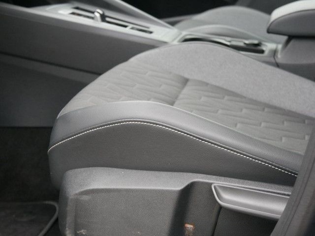Volkswagen Golf VIII 2.0 TDI DSG Goal AHK ACC DigCockpit LE foto 16