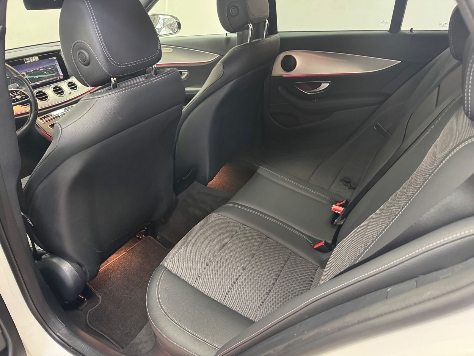 Mercedes-Benz E 300 de T-Modell AMG Night*LED*AHK*Park-Assist* foto 11