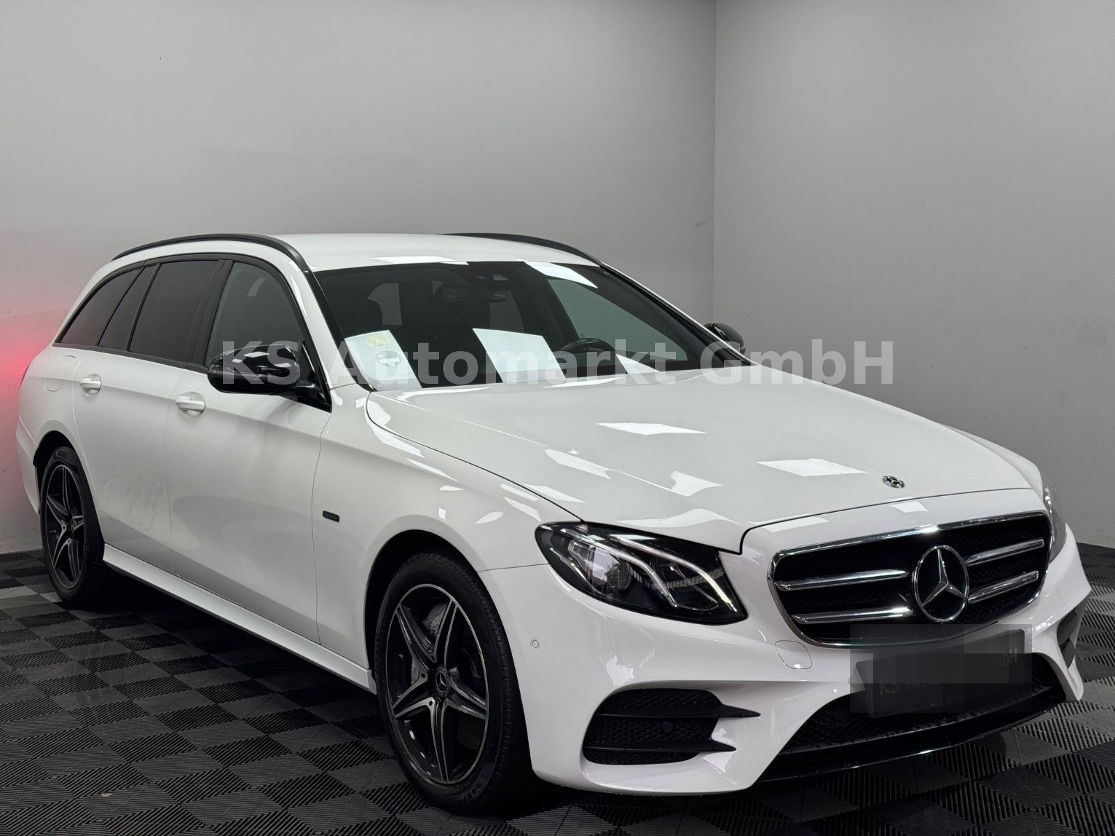 Mercedes-Benz E 300 de T-Modell AMG Night*LED*AHK*Park-Assist* foto 3