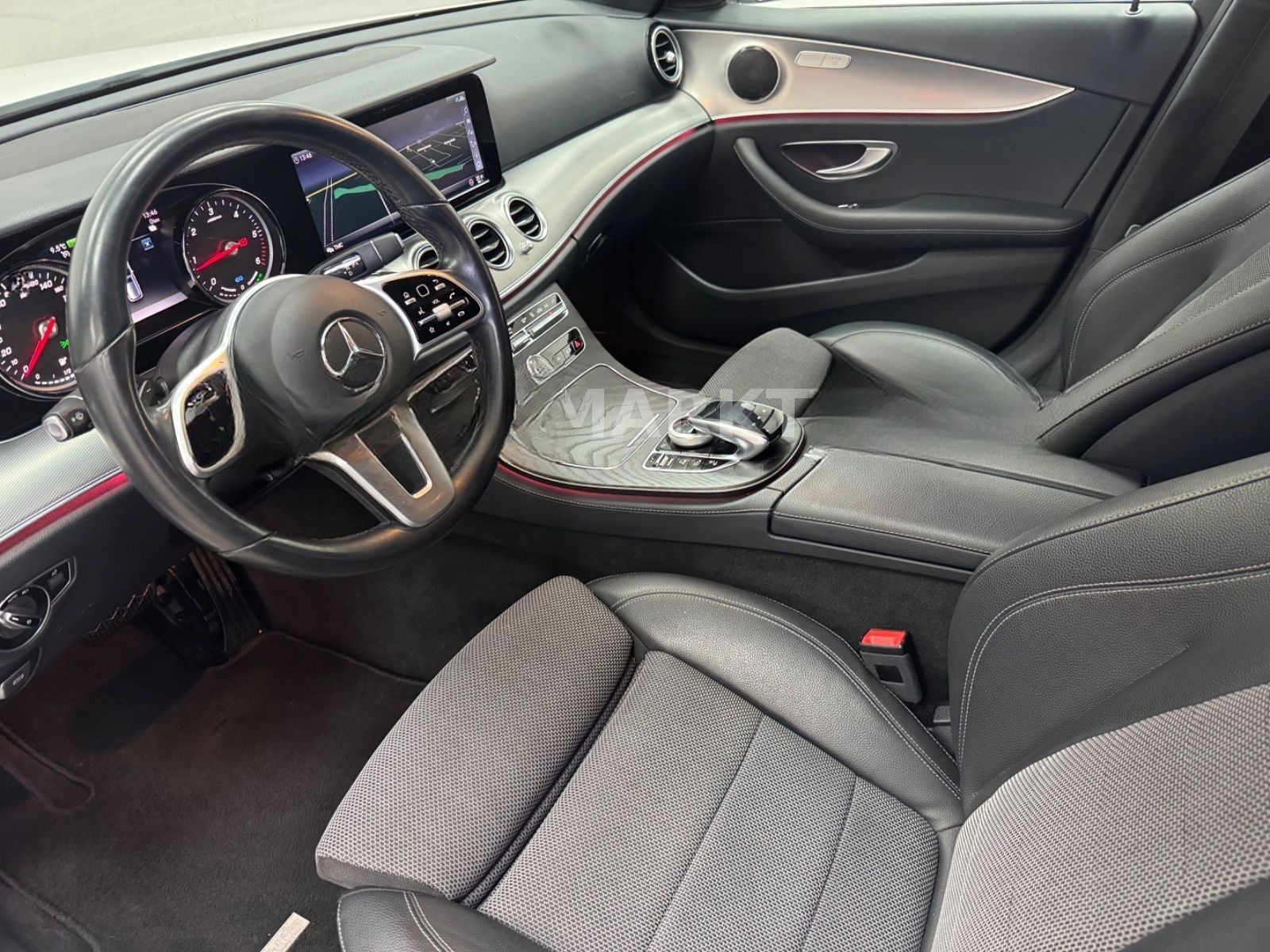 Mercedes-Benz E 300 de T-Modell AMG Night*LED*AHK*Park-Assist* foto 9