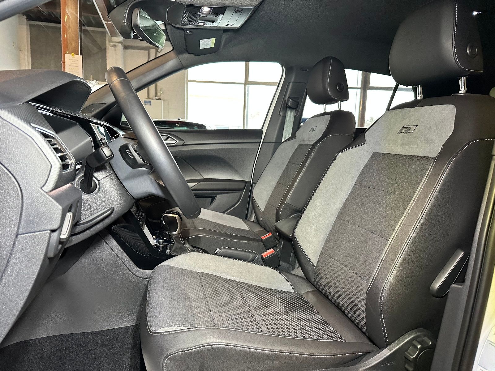 Volkswagen T-Cross R-LINE 1.0TSI DSG VIRTUAL,LED,ACC,18"ALU foto 9