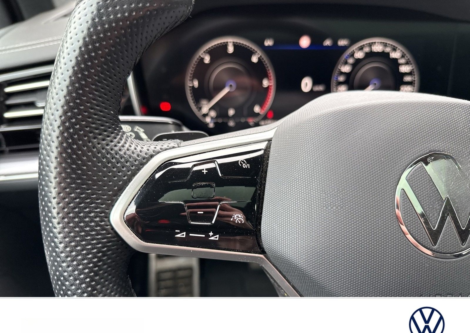 Volkswagen Touareg V6 R-LINE PANO DYNAUDIO AHK 360°CAM LM21 foto 17