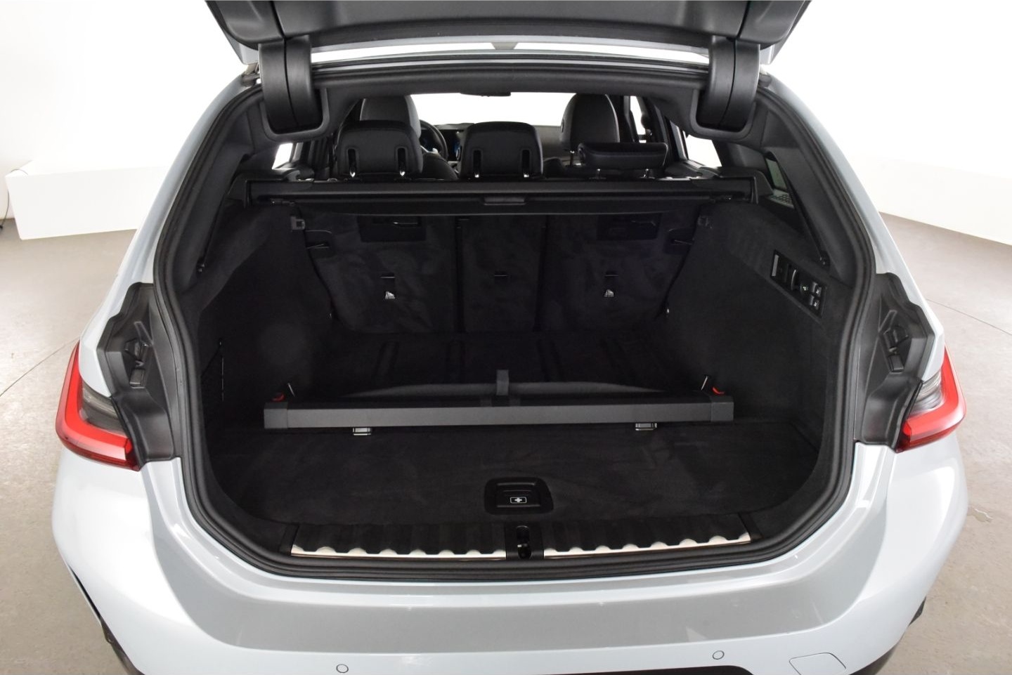 BMW 320 d xDrive Touring M Sport Anhängerkupplung Dr foto 14