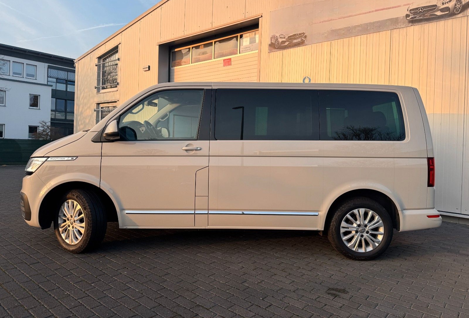 Volkswagen T6 Multivan Generation SIX Navi AHK 7-Sitzer foto 6