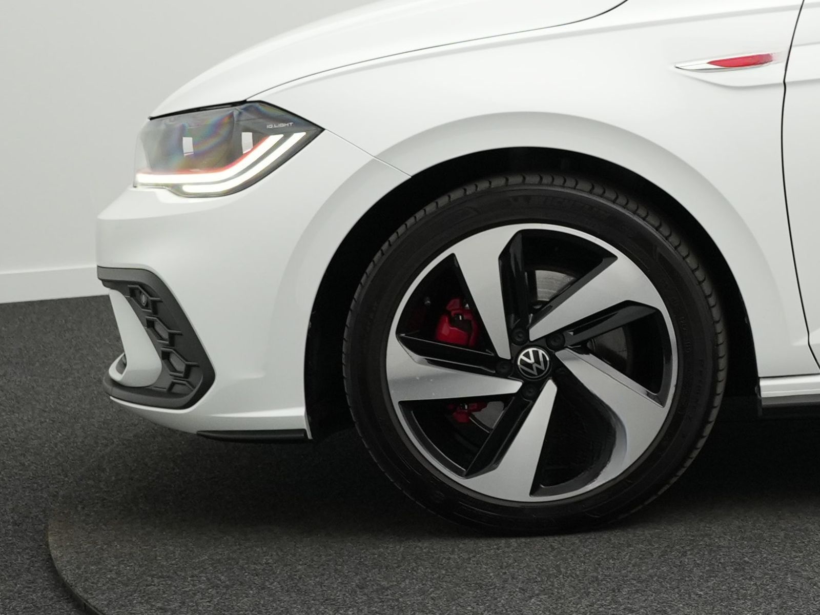 Volkswagen Polo GTI 2.0 TSI DSG *IQ.LIGHT*BEATS*ACC*17''* foto 14