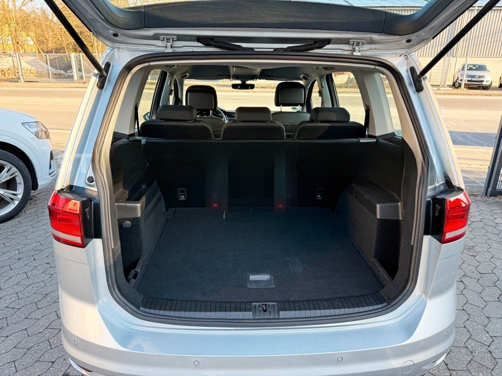 Volkswagen Touran 1.6 TDI Comfortline*1.HD*KAMERA*MASSAGE* foto 16