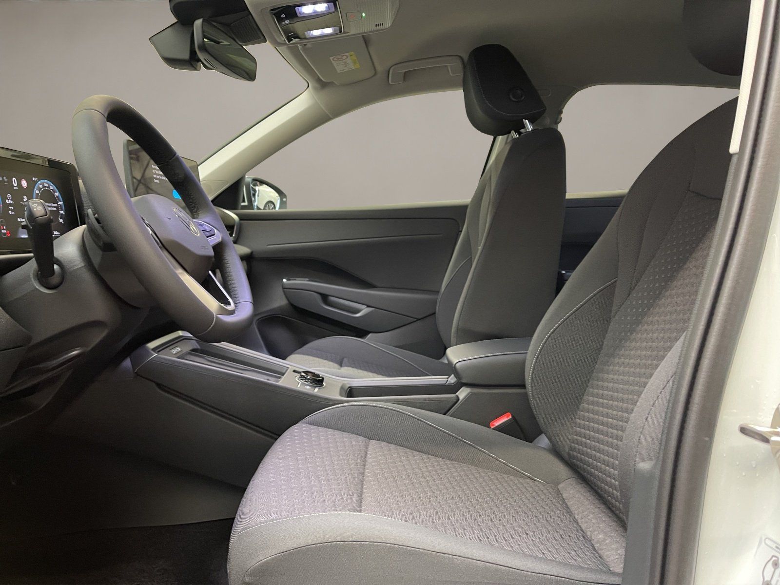 Volkswagen T-Roc Life 1.5 l eTSI OPF DSG ACC AUT Kam. Navi foto 8
