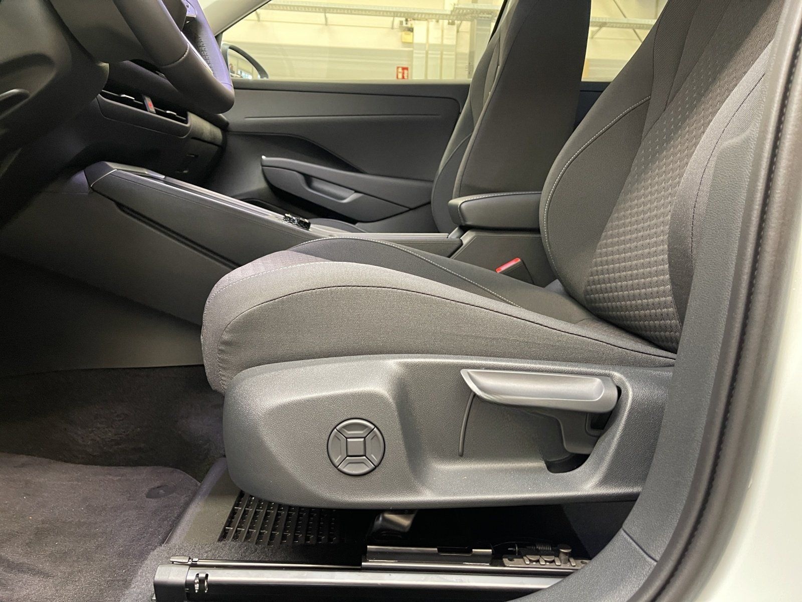 Volkswagen T-Roc Life 1.5 l eTSI OPF DSG ACC AUT Kam. Navi foto 10