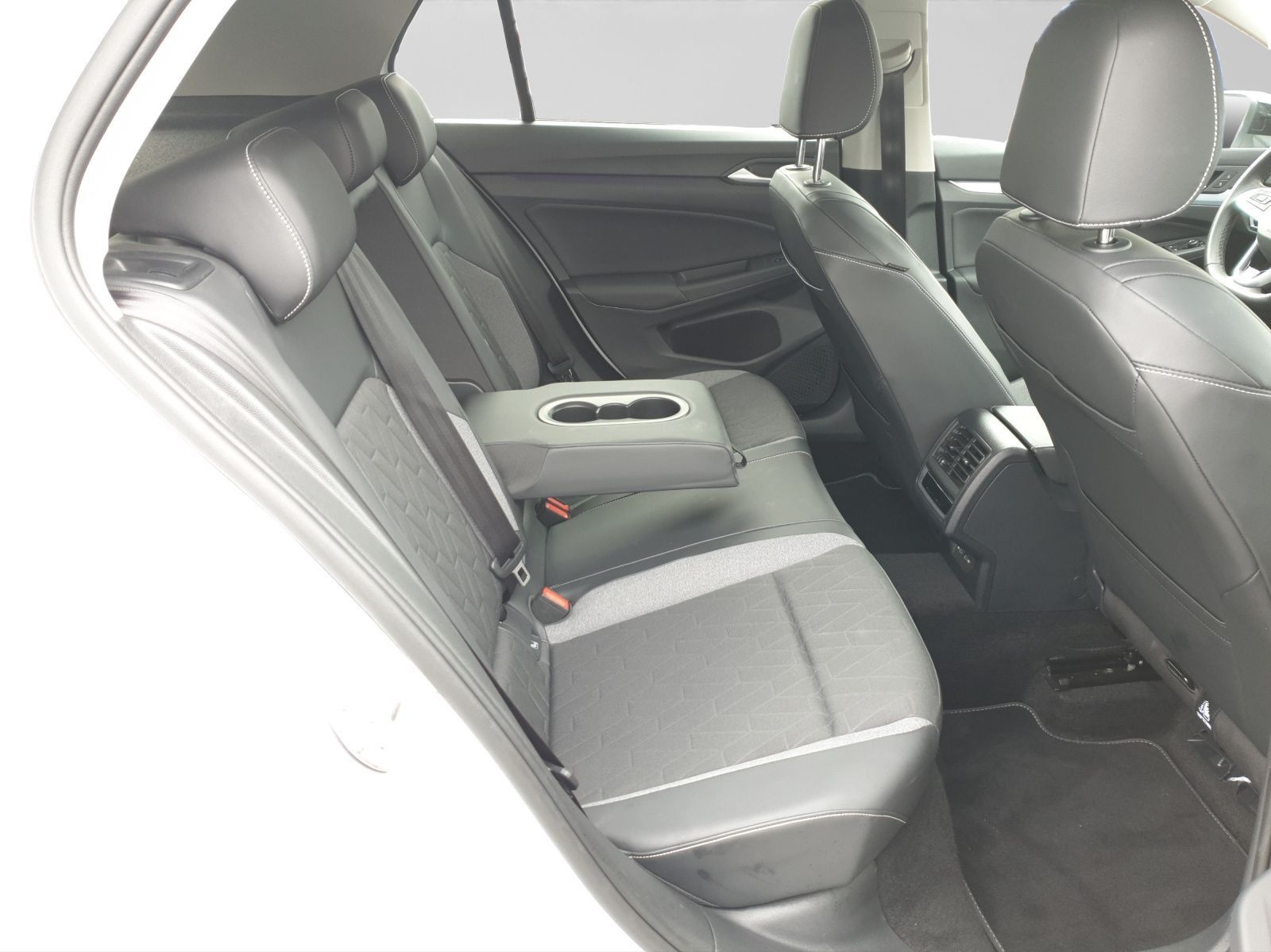 Volkswagen Golf 2.0 TDI DSG GOAL LED+AHK ASSIST KAMERA foto 6