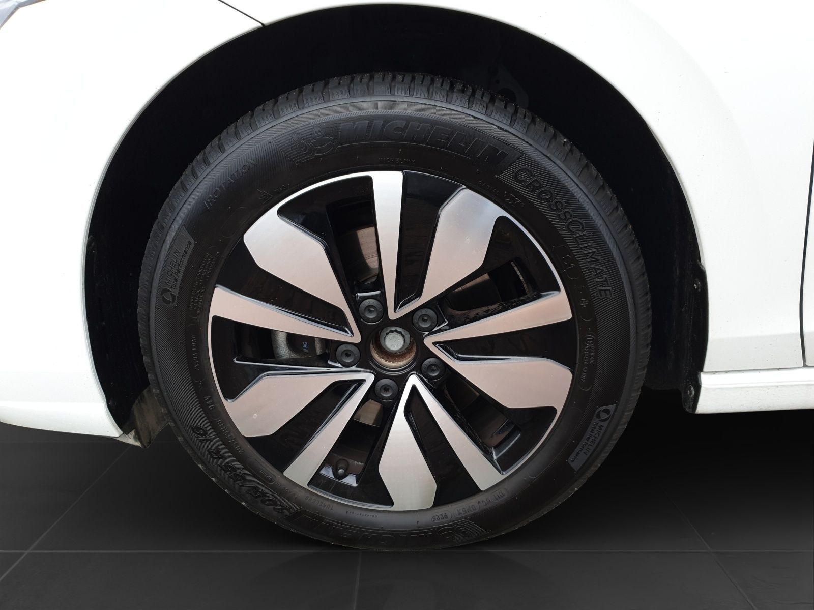 Volkswagen Golf 2.0 TDI DSG GOAL LED+AHK ASSIST KAMERA foto 7