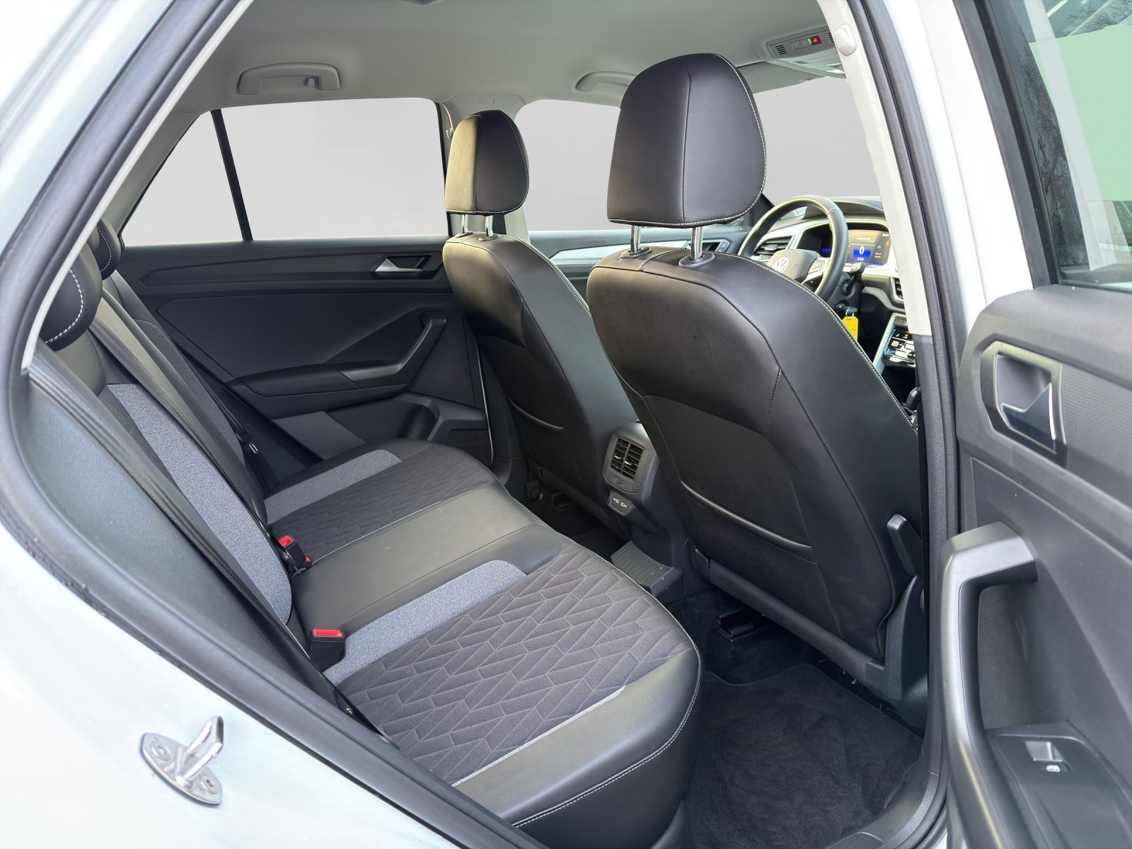 Volkswagen T-Roc 1.0 TSI GOAL NAVI LED SITZHZG PDC foto 6