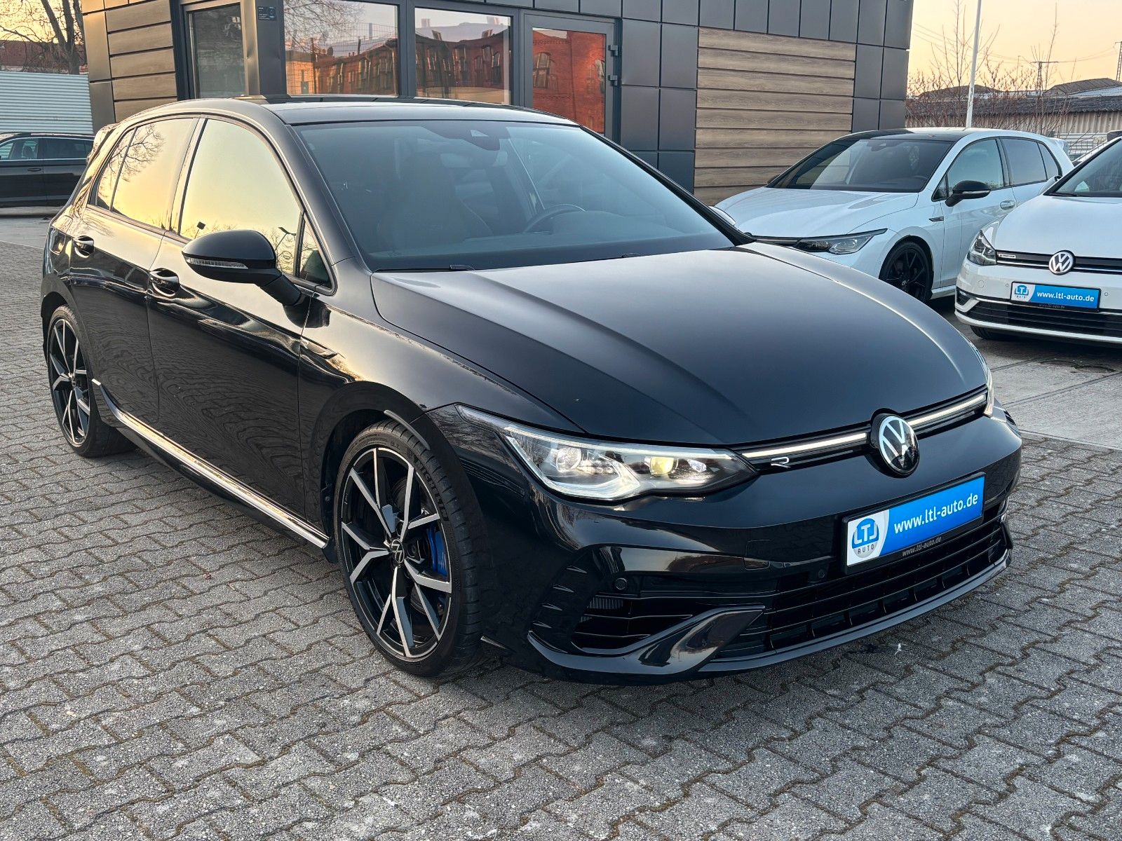 Volkswagen Golf VIII Lim. R DSG Matrix Kamera ACC Panorama foto 1