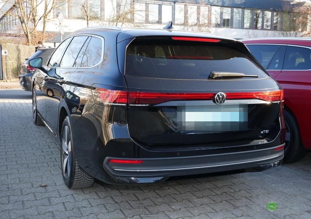 Volkswagen Passat 1.5 eTSI Business DSG ACC AHK Navi 360° foto 5