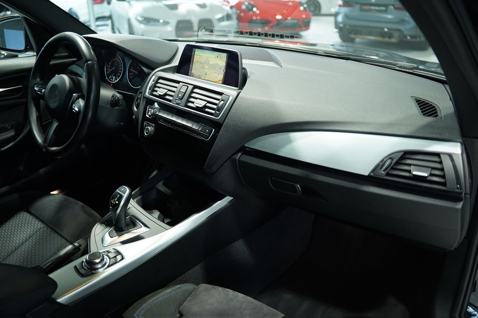 BMW M135i xDrive *H&K *PDC *AHK *Business-Paket foto 16
