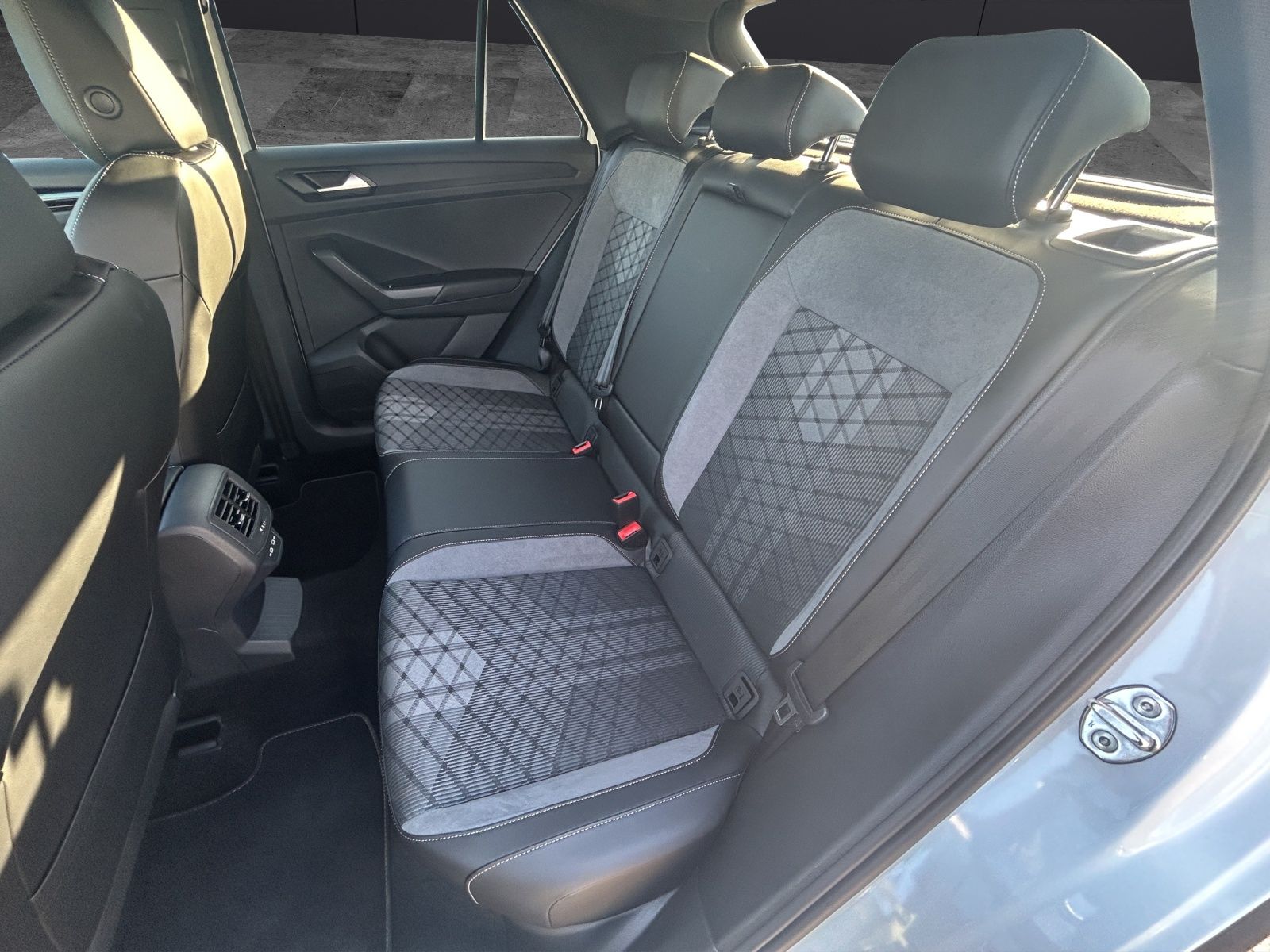 Volkswagen T-Roc R-Line TSI IQ.Light ACC SH RearView AppCon foto 11