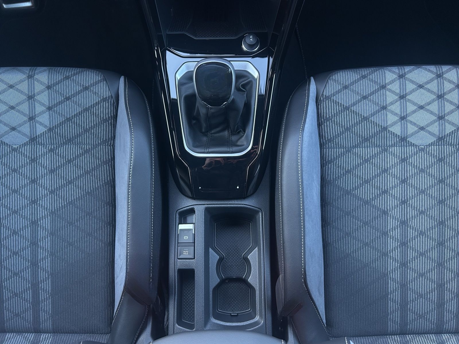 Volkswagen T-Roc R-Line TSI IQ.Light ACC SH RearView AppCon foto 15