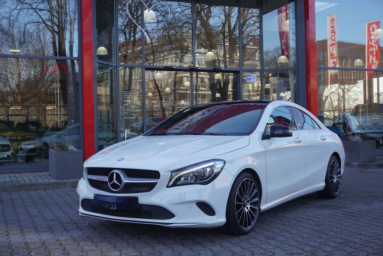 Mercedes-Benz CLA 180 Urban LED Pano Navi Radio foto 2