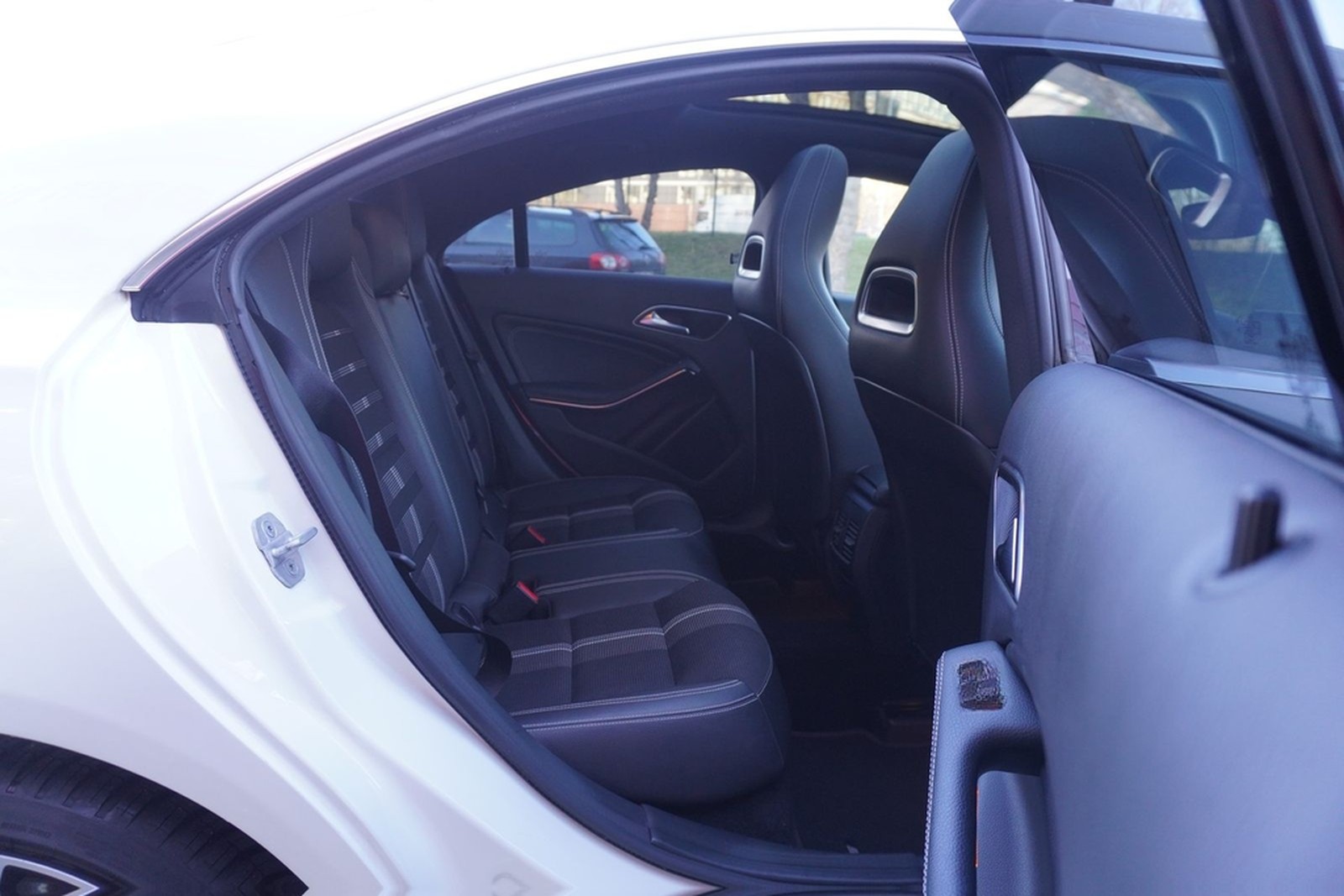 Mercedes-Benz CLA 180 Urban LED Pano Navi Radio foto 12