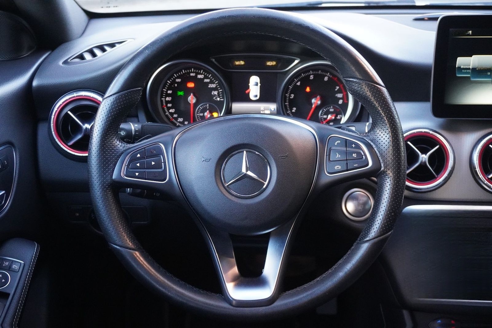 Mercedes-Benz CLA 180 Urban LED Pano Navi Radio foto 14