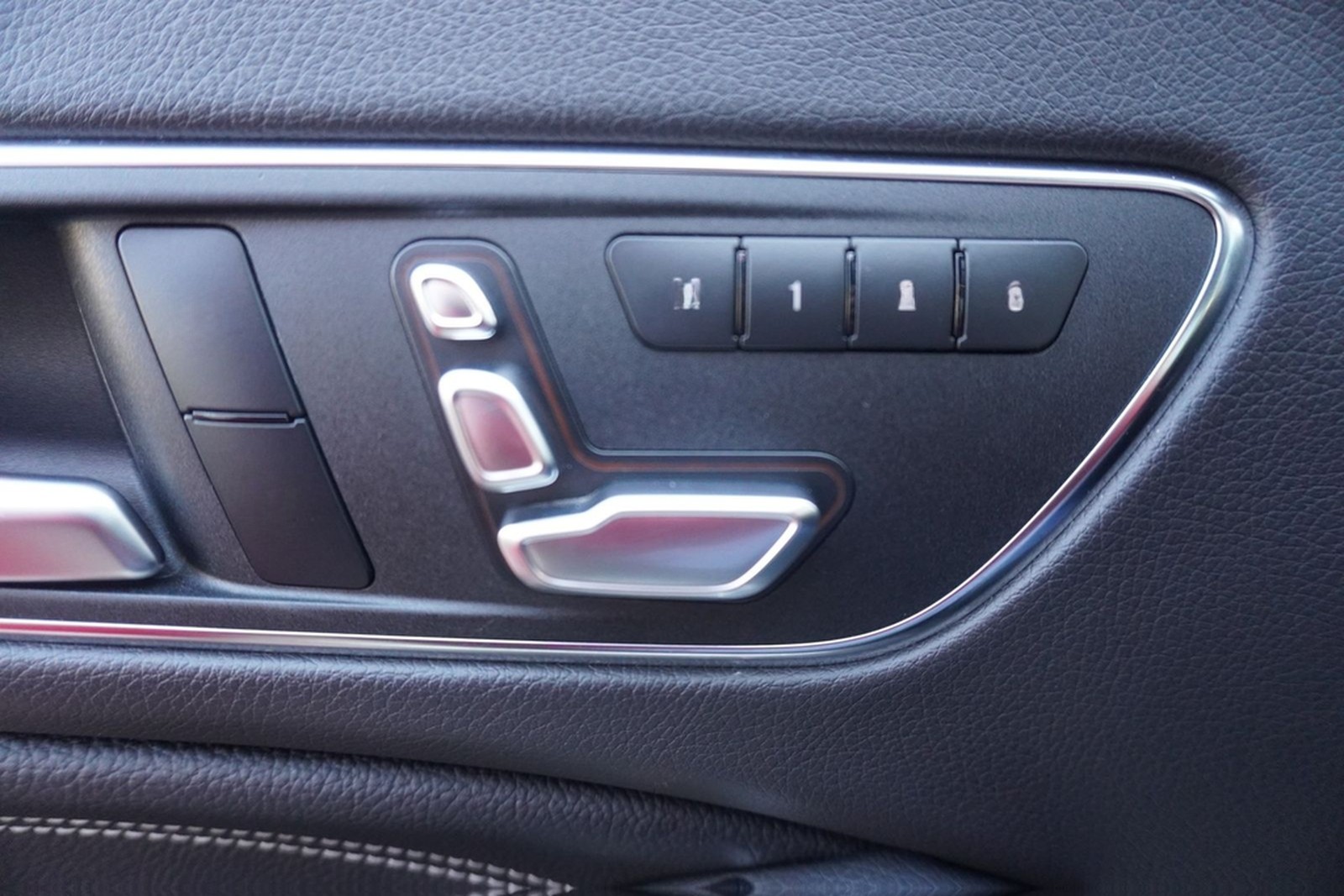 Mercedes-Benz CLA 180 Urban LED Pano Navi Radio foto 17