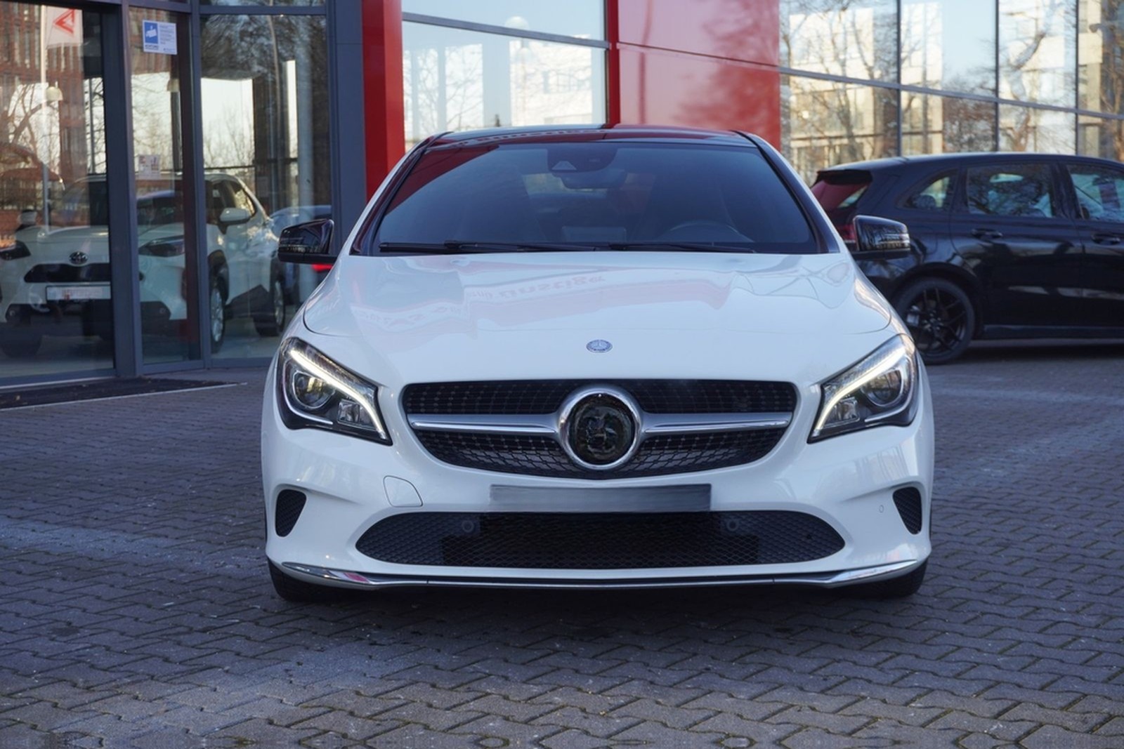Mercedes-Benz CLA 180 Urban LED Pano Navi Radio foto 3