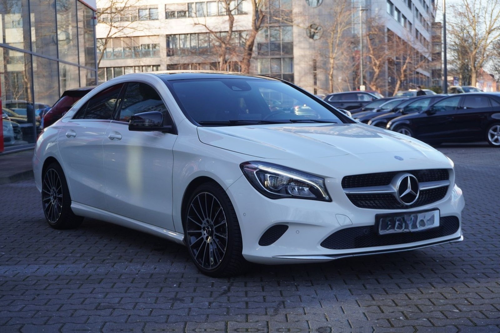 Mercedes-Benz CLA 180 Urban LED Pano Navi Radio foto 4