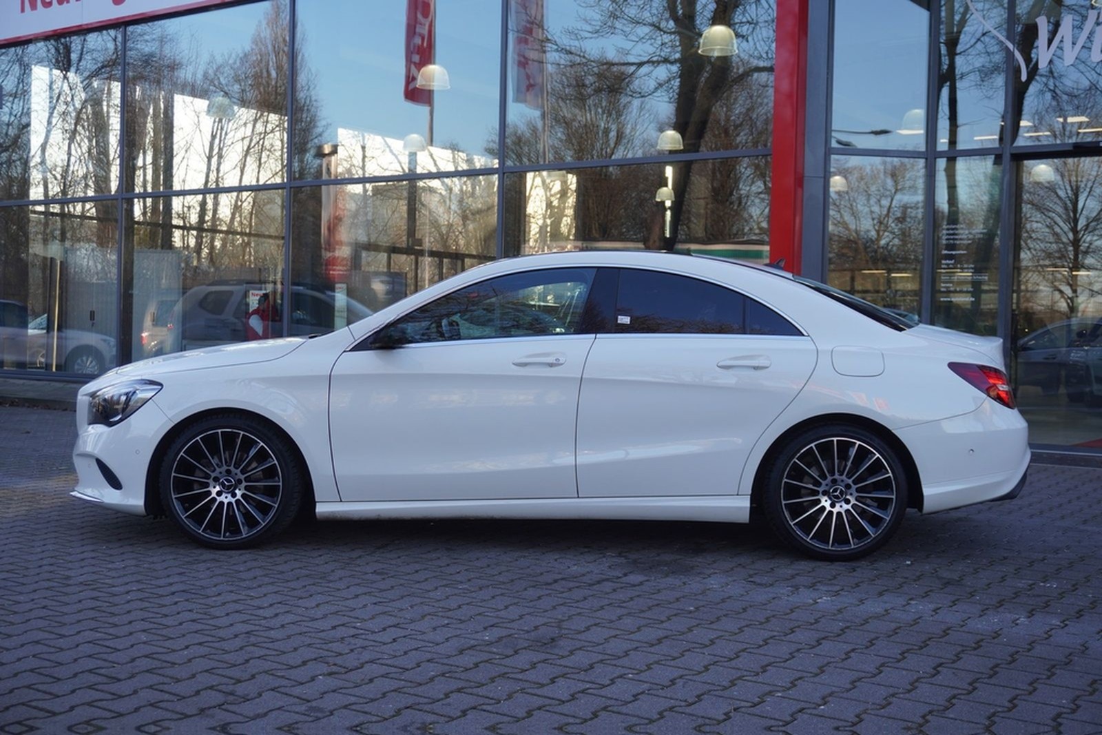 Mercedes-Benz CLA 180 Urban LED Pano Navi Radio foto 9
