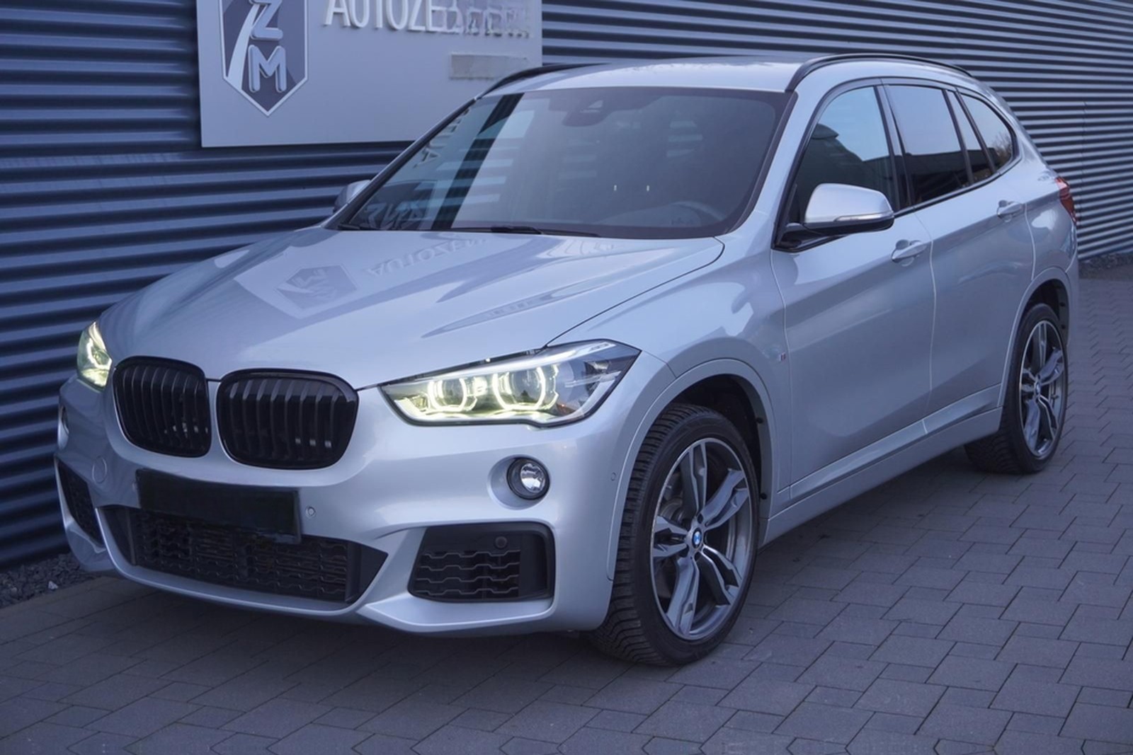 BMW X1 20i M-SPORTPAKET|SHADOW|HEAD-UP|KAMERA|HIFI foto 2