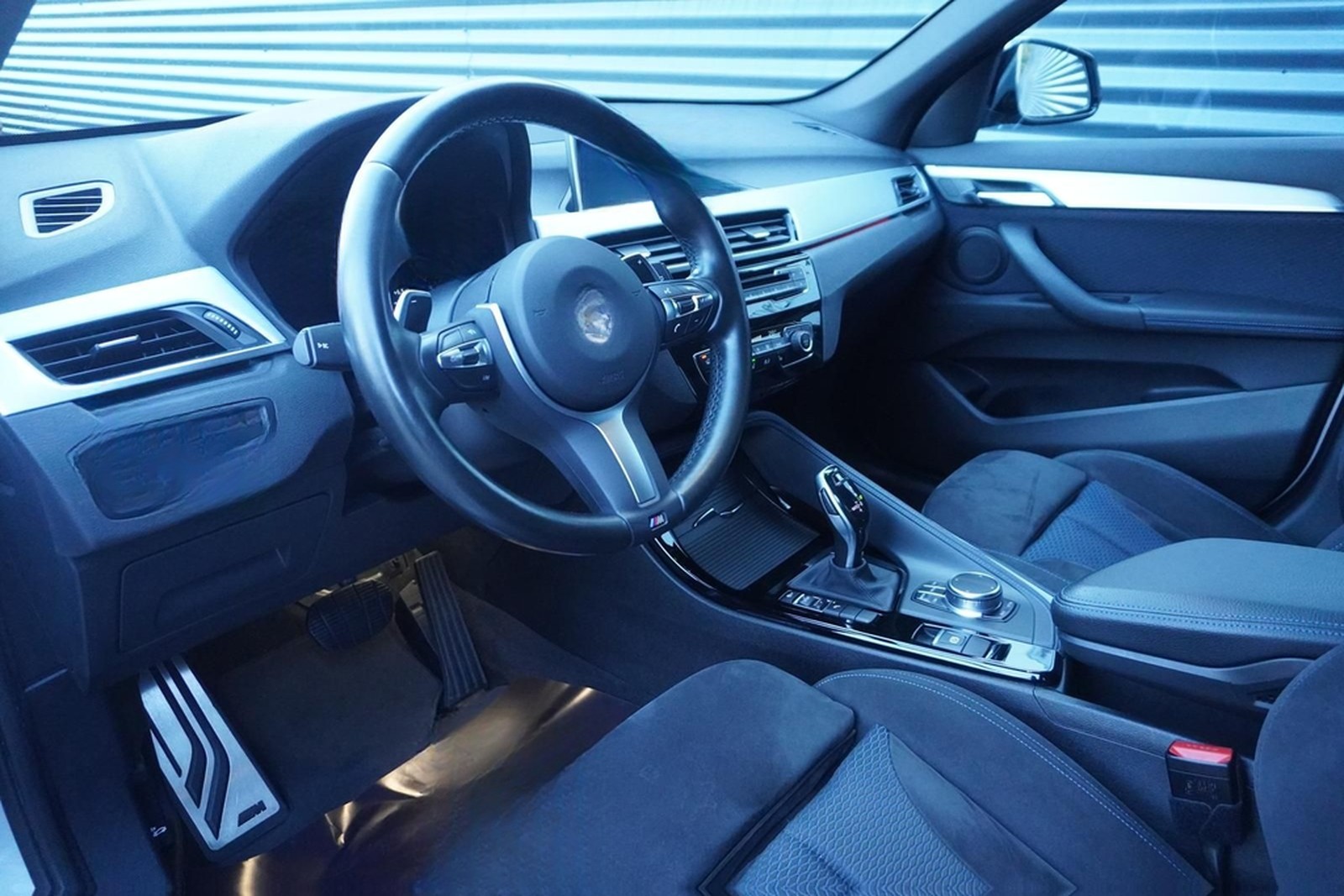 BMW X1 20i M-SPORTPAKET|SHADOW|HEAD-UP|KAMERA|HIFI foto 13