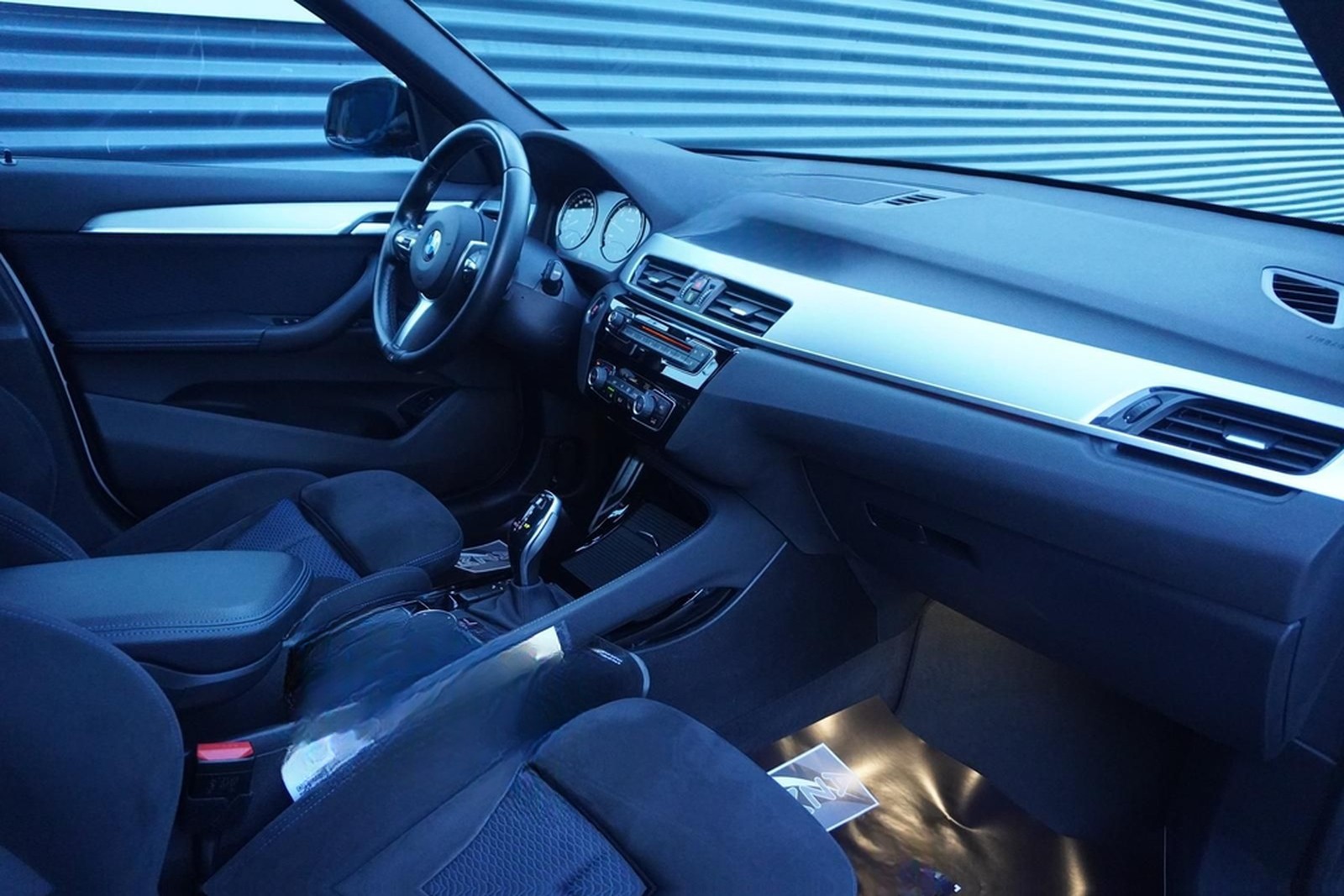BMW X1 20i M-SPORTPAKET|SHADOW|HEAD-UP|KAMERA|HIFI foto 17