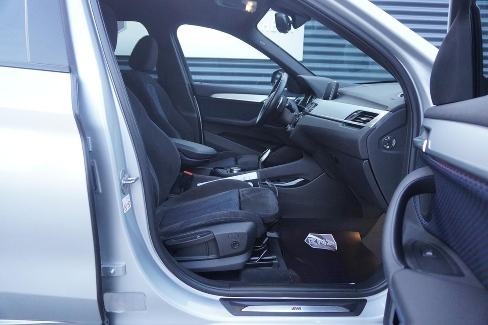 BMW X1 20i M-SPORTPAKET|SHADOW|HEAD-UP|KAMERA|HIFI foto 18