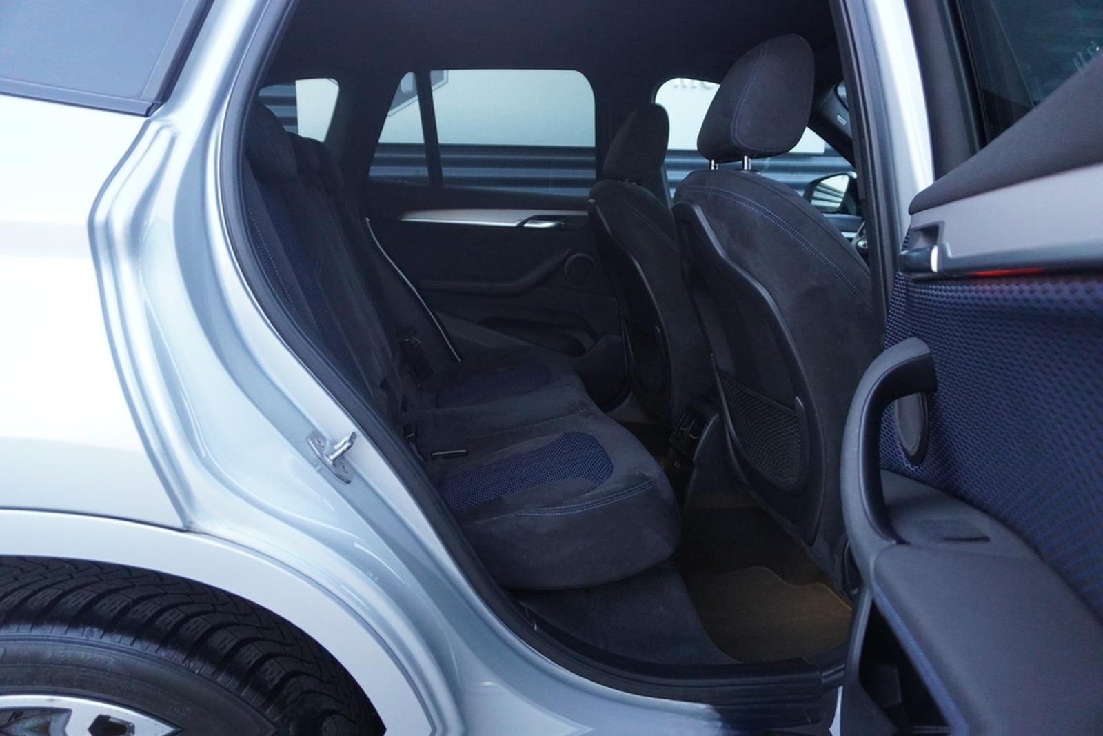 BMW X1 20i M-SPORTPAKET|SHADOW|HEAD-UP|KAMERA|HIFI foto 19