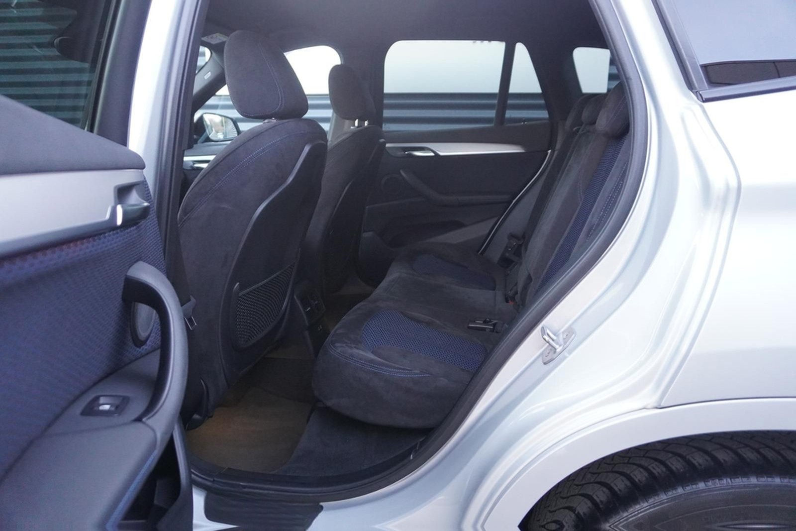 BMW X1 20i M-SPORTPAKET|SHADOW|HEAD-UP|KAMERA|HIFI foto 20