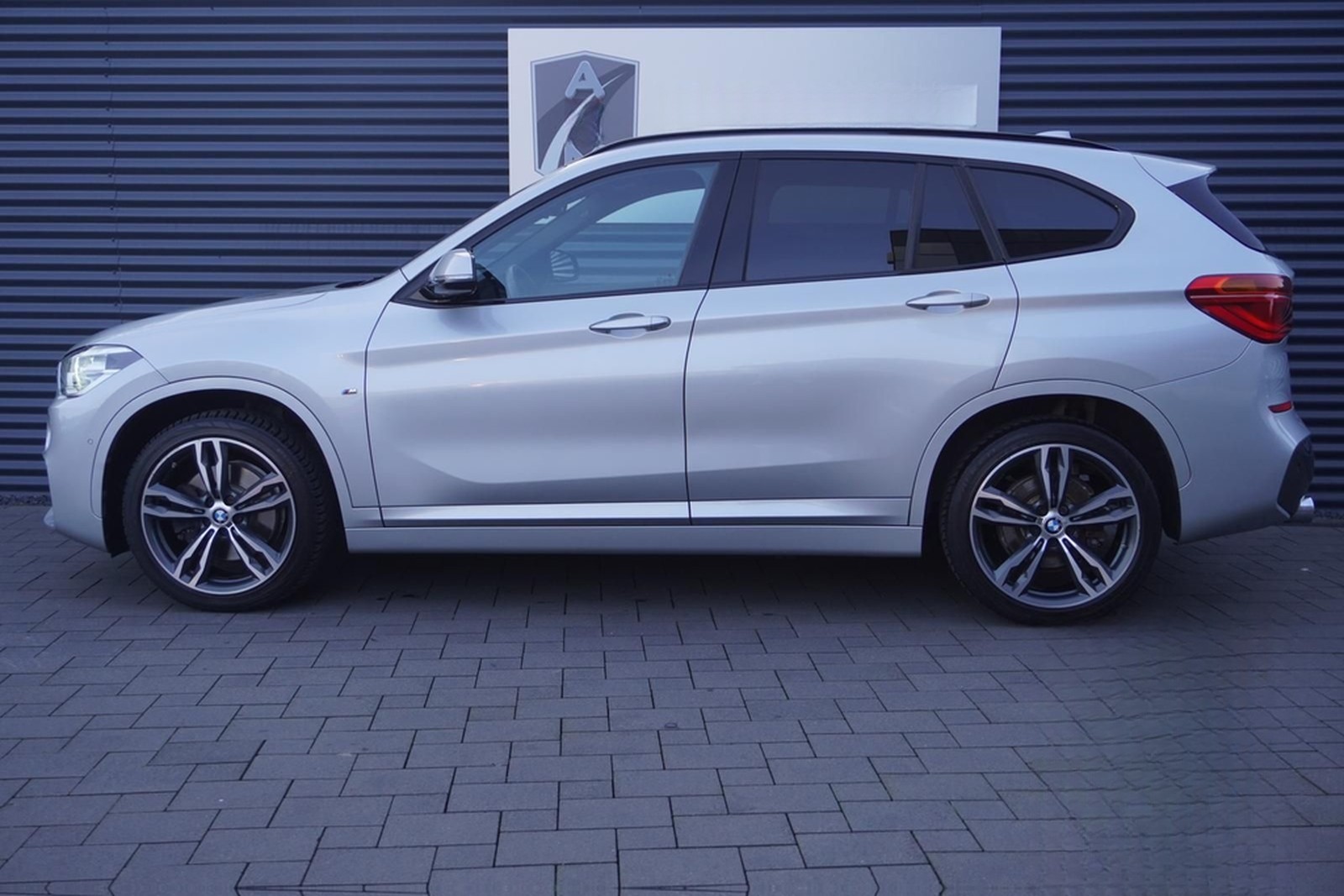 BMW X1 20i M-SPORTPAKET|SHADOW|HEAD-UP|KAMERA|HIFI foto 4