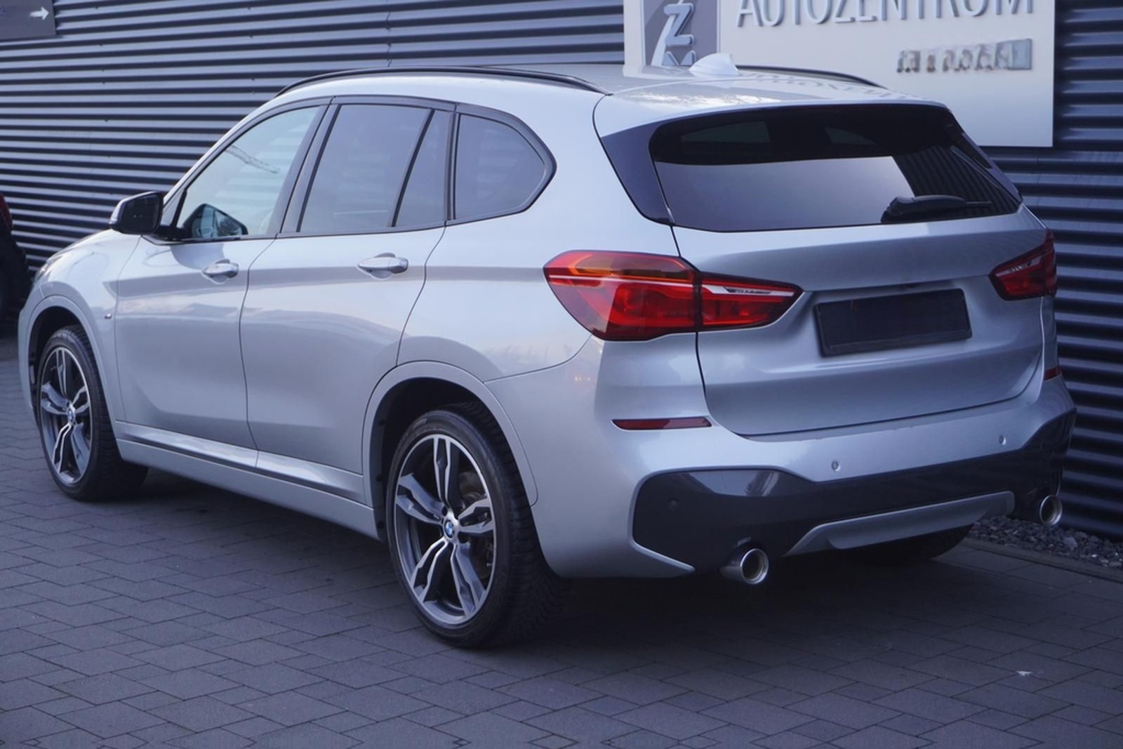 BMW X1 20i M-SPORTPAKET|SHADOW|HEAD-UP|KAMERA|HIFI foto 8