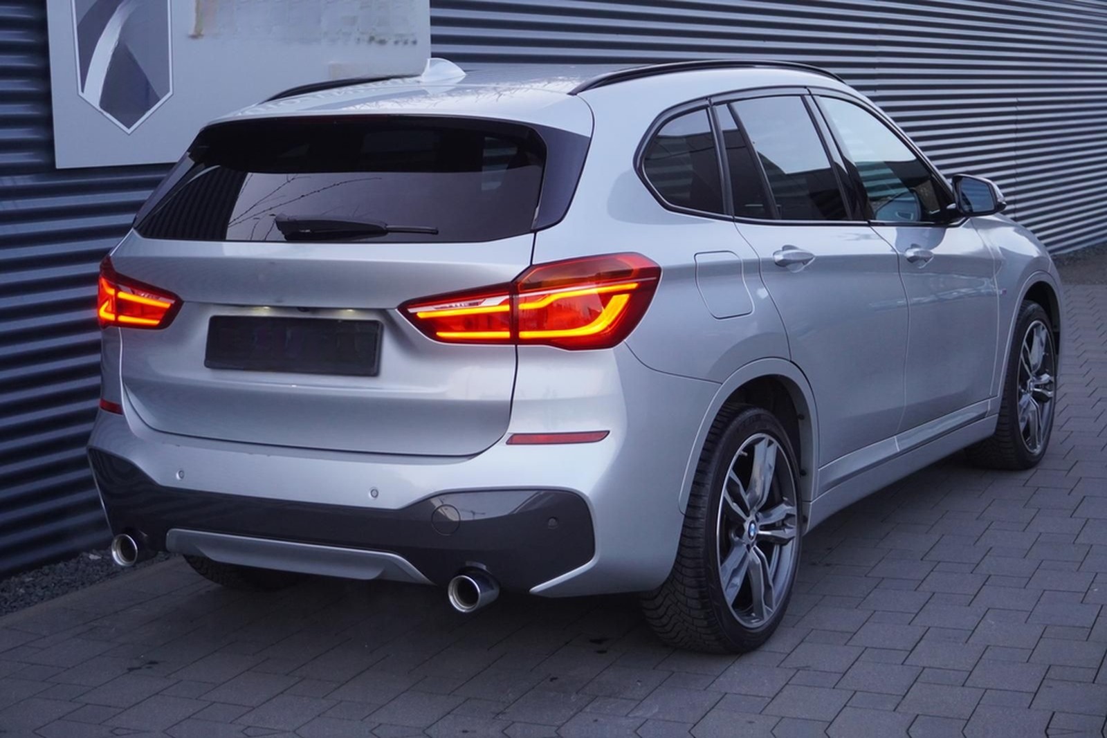 BMW X1 20i M-SPORTPAKET|SHADOW|HEAD-UP|KAMERA|HIFI foto 9