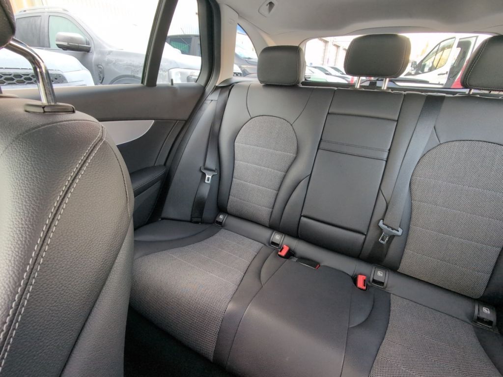 Mercedes-Benz C 180 T 9G-TRONIC Avantgarde foto 8
