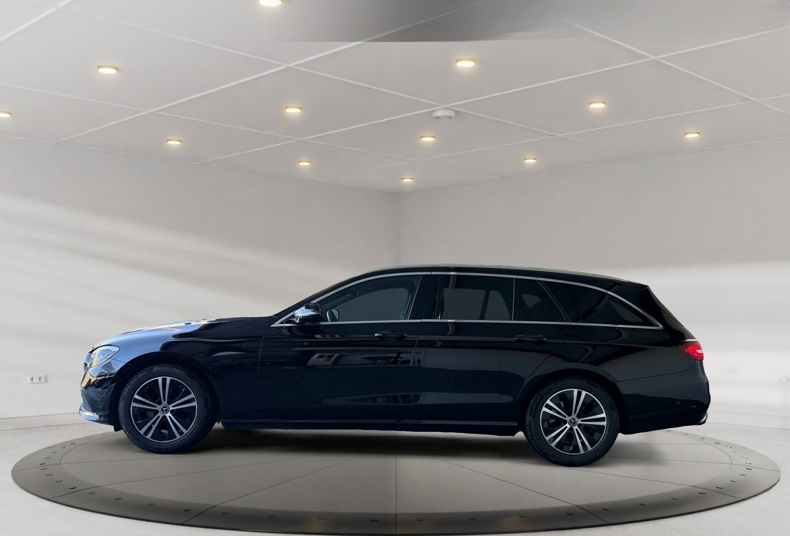 Mercedes-Benz E 220 T d Avantgarde LED Kamera WIDESCREEN Navi foto 2