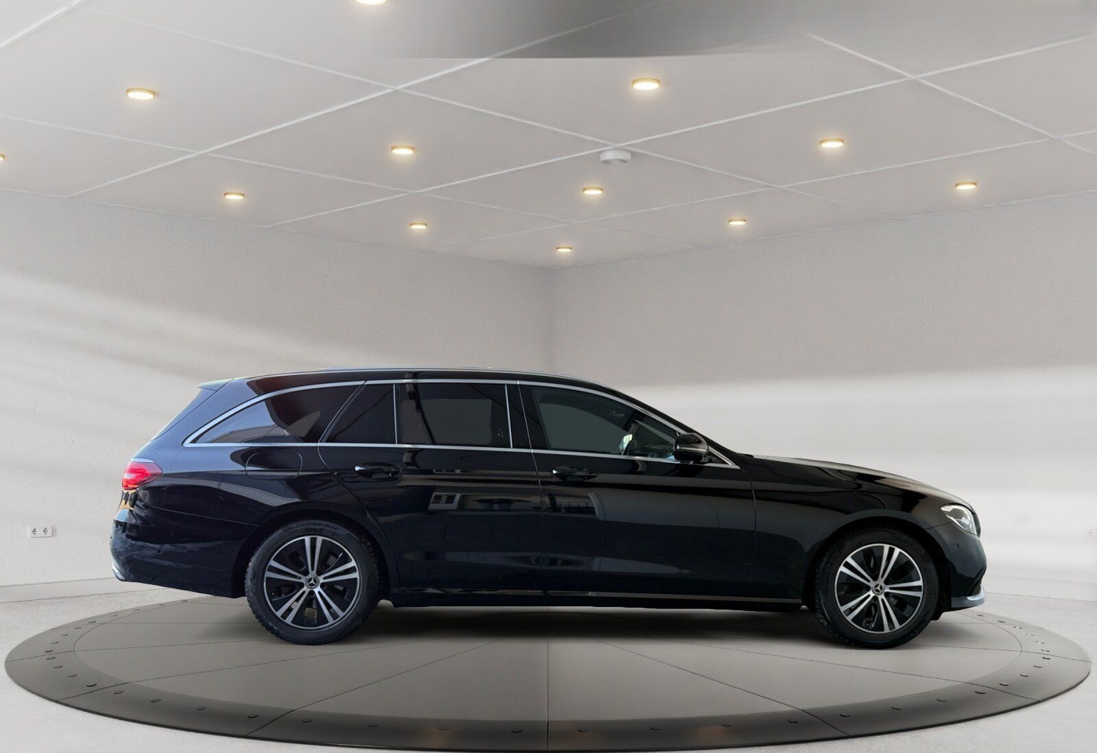 Mercedes-Benz E 220 T d Avantgarde LED Kamera WIDESCREEN Navi foto 5