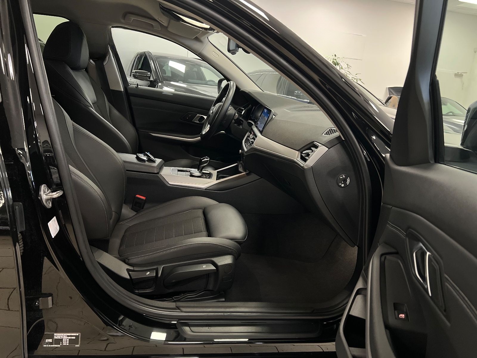 BMW 318d Advantage Aut/Navi/SportSitze/Tempomat foto 25