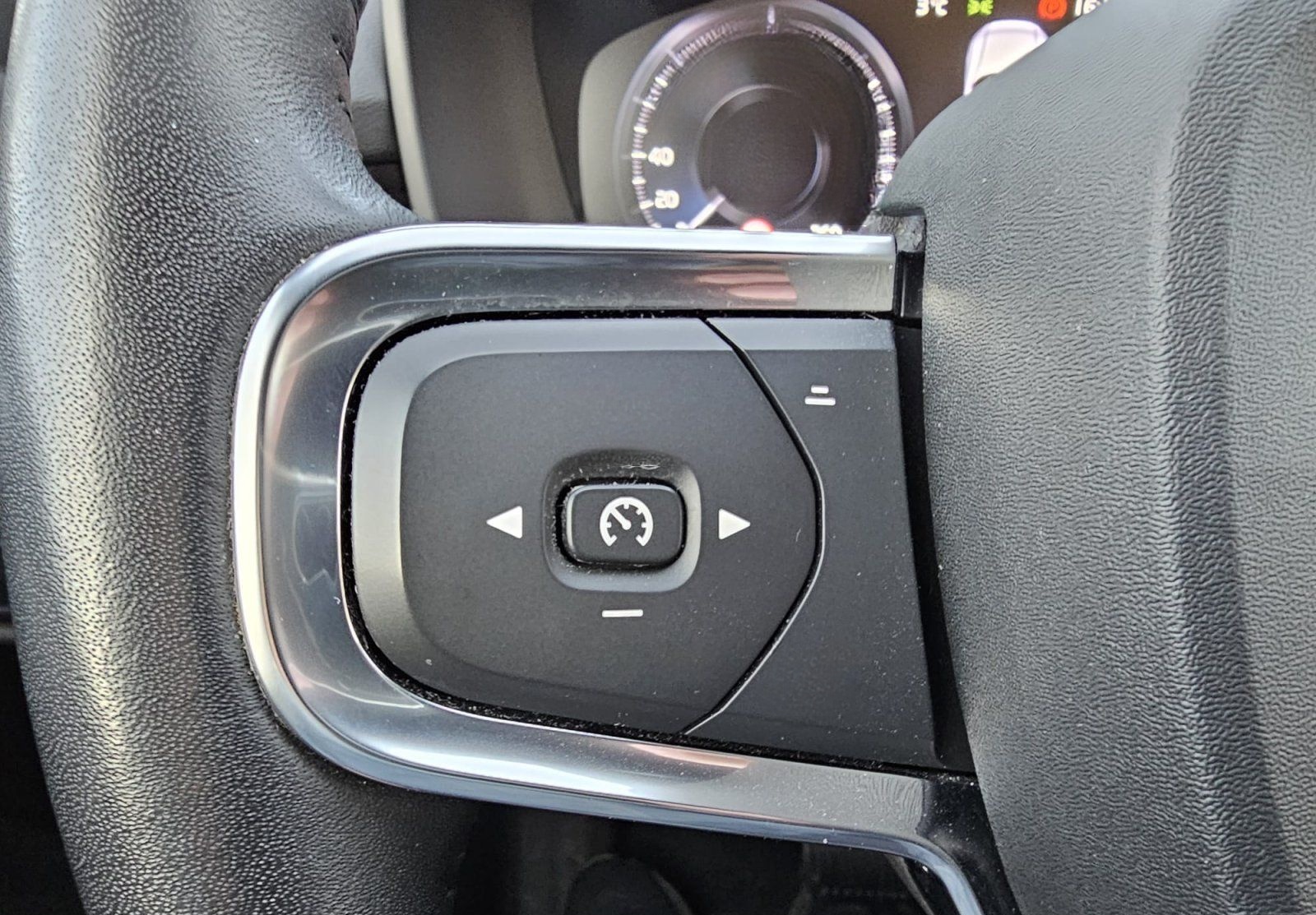 Volvo XC40 Momentum Pro Automat. LED ACC Kamera Navi S foto 15